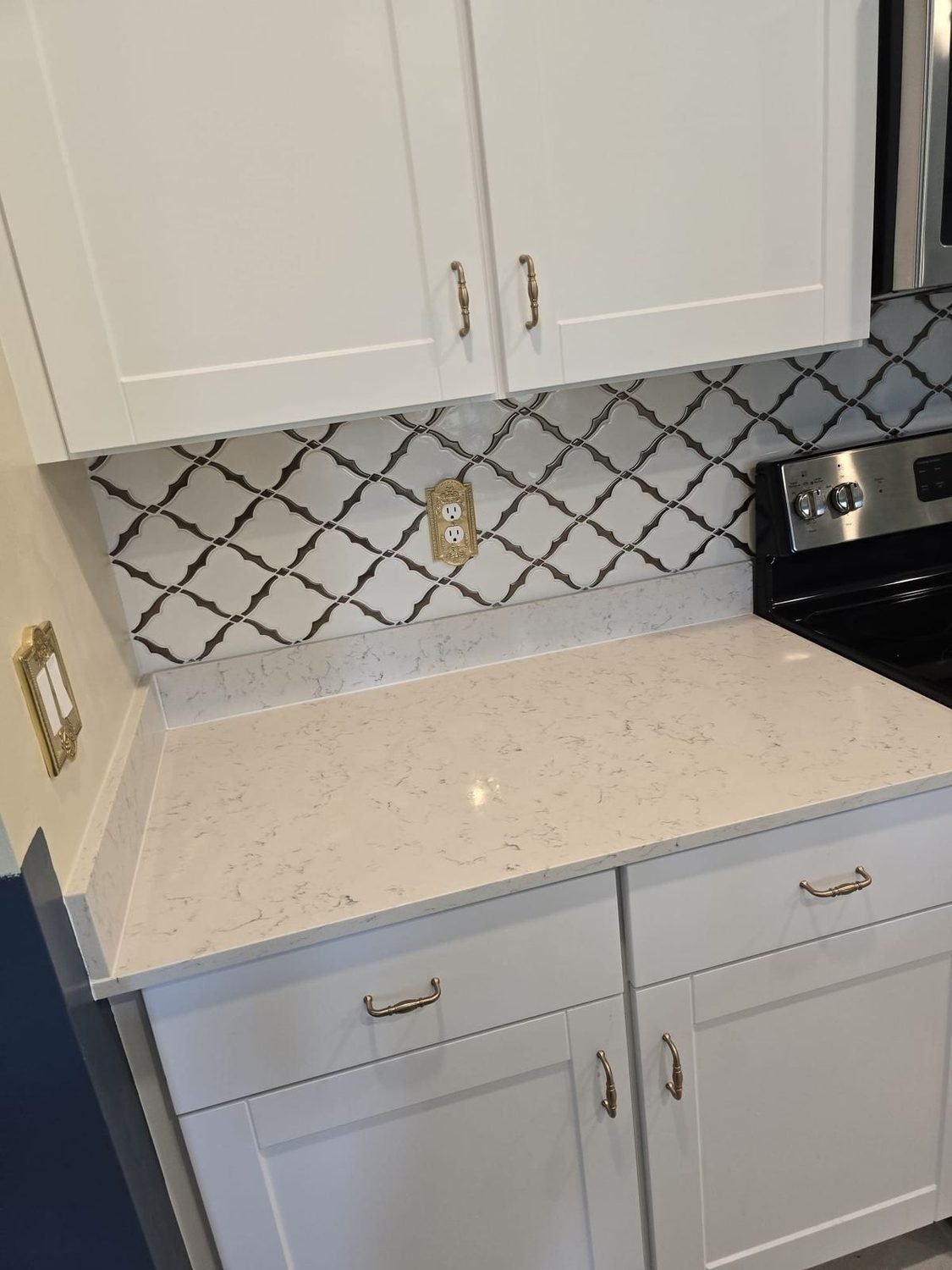 Quartz countertop with arabesque tile backsplash